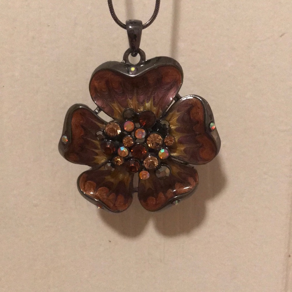 Earring and necklace set
